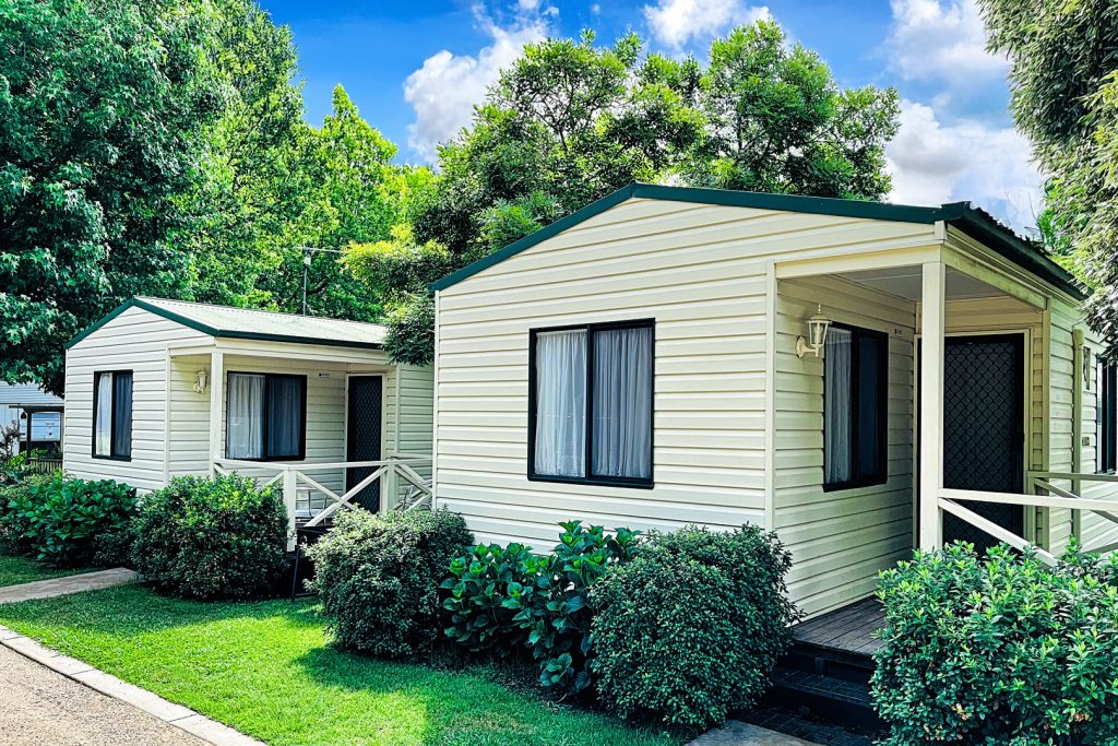 02-bright-valley-holiday-park-cabin-2brm Bright Valley Holiday Park, Porepunkah, Alpine Area, Mount Buffalo, Ovens River, 2 Bedroom Accommodation, Park Cabin, Accomodation in Bright Victoria
