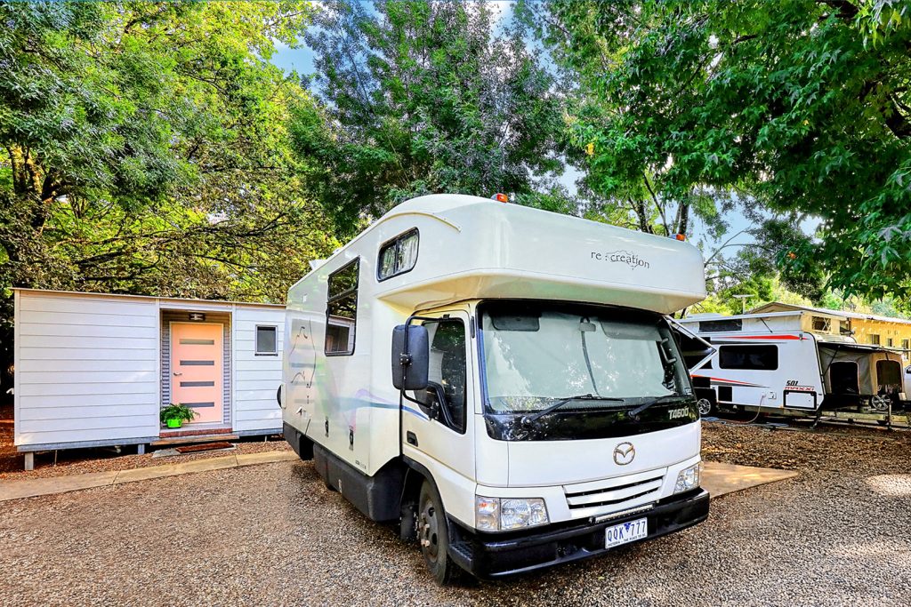 02-bright-valley-holiday-park-ensuite-site Ensuite powered caravan site with concrete slab at Bright Valley Holiday Park in Porepunkah
