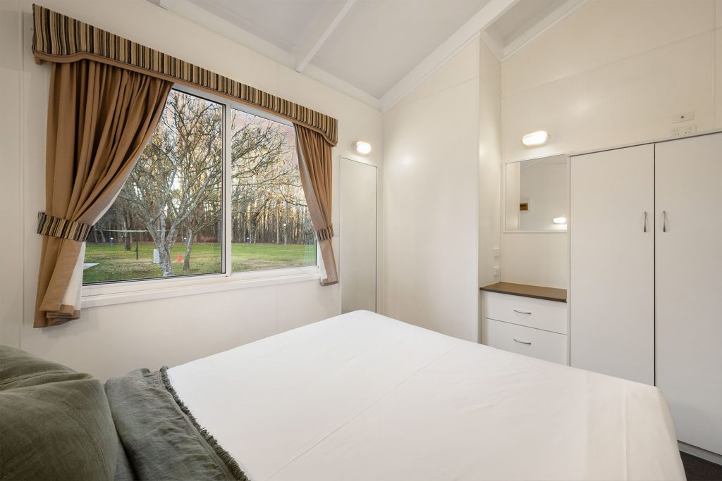 03-bright-valley-holiday-park-deluxe-villa-2brm Bright Valley Holiday Park, Porepunkah, Alpine Area, Mount Buffalo, Ovens River, 2 Bedroom Accommodation, Deluxe Villa, Accomodation in Bright Victoria