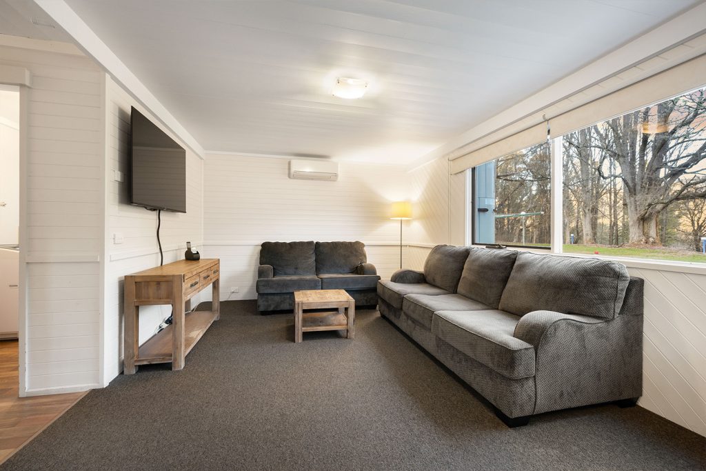 03-bright-valley-holiday-park-riverbend-retreat-2brm Bright Valley Holiday Park, Porepunkah, Alpine Area, Mount Buffalo, 2 Bedroom Accommodation, Riverbend Retreat, Holiday Home