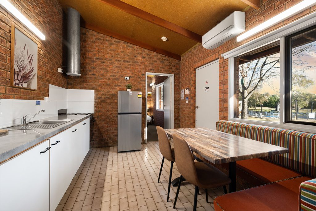 05-bright-valley-holiday-park-alpine-studio Bright Valley Holiday Park, Porepunkah, Alpine Area, Mount Buffalo, Ovens River, 2 Bedroom Accommodation, Alpine Studio, Bungalow, Accomodation in Bright Victoria