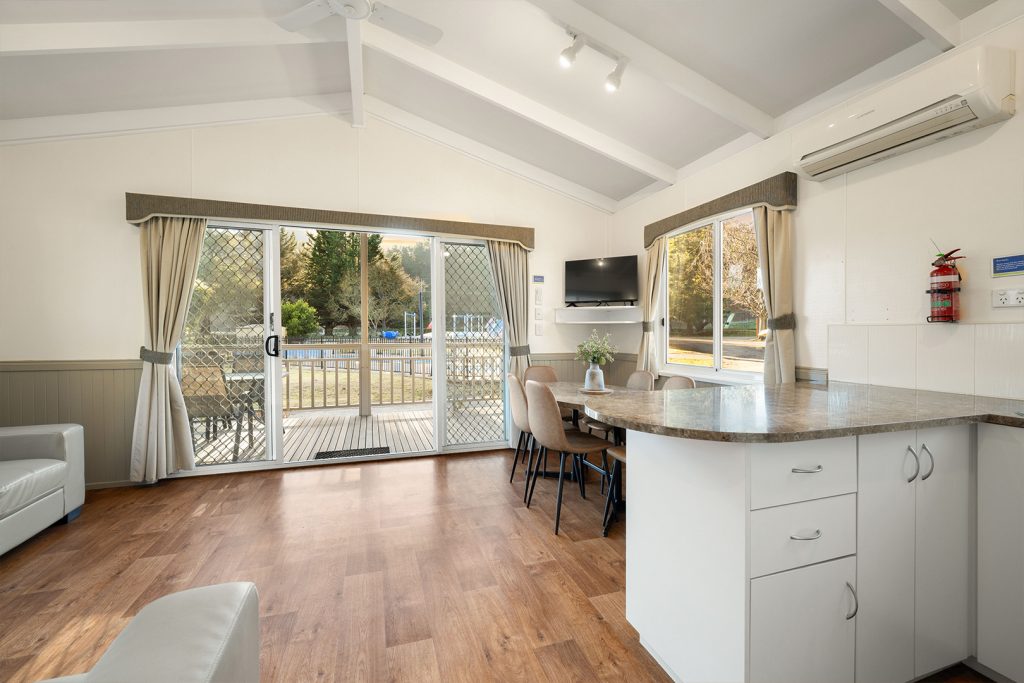 06-bright-valley-holiday-park-poolside-villa-2brm Bright Valley Holiday Park, Porepunkah, Alpine Area, Mount Buffalo, Ovens River, 3 Bedroom Accommodation, Poolside Villa, Accomodation in Bright Victoria
