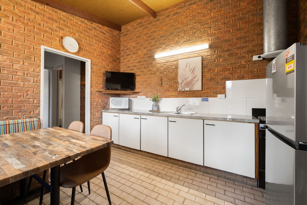07-bright-valley-holiday-park-alpine-studio Bright Valley Holiday Park, Porepunkah, Alpine Area, Mount Buffalo, Ovens River, 2 Bedroom Accommodation, Alpine Studio, Bungalow, Accomodation in Bright Victoria