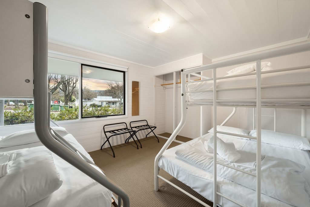 07-bright-valley-holiday-park-riverbend-retreat-2brm Bright Valley Holiday Park, Porepunkah, Alpine Area, Mount Buffalo, 2 Bedroom Accommodation, Riverbend Retreat, Holiday Home