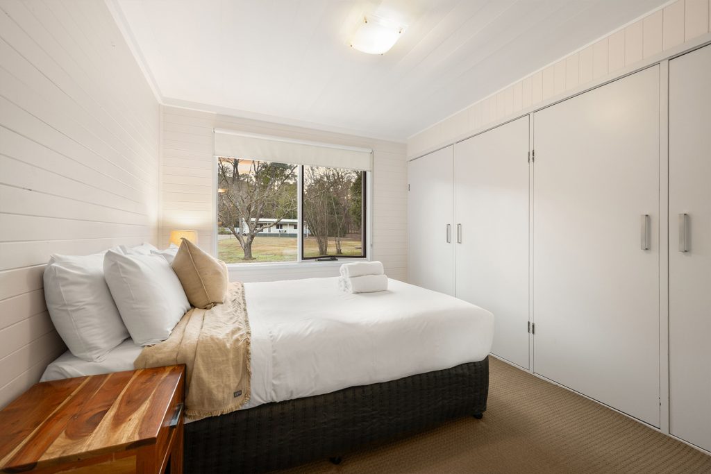 09-bright-valley-holiday-park-riverbend-retreat-2brm Bright Valley Holiday Park, Porepunkah, Alpine Area, Mount Buffalo, 2 Bedroom Accommodation, Riverbend Retreat, Holiday Home