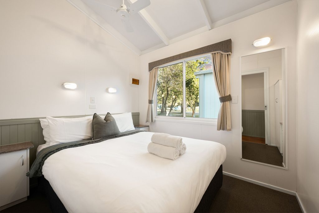 11-bright-valley-holiday-park-poolside-villa-2brm Bright Valley Holiday Park, Porepunkah, Alpine Area, Mount Buffalo, Ovens River, 3 Bedroom Accommodation, Poolside Villa, Accomodation in Bright Victoria
