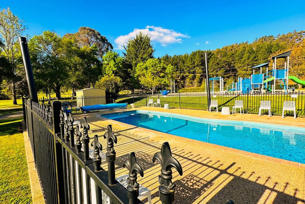 02-bright-valley-holiday-park-swimming-pools Bright Valley Holiday Park, Porepunkah, BIG 4, Swimming Pools